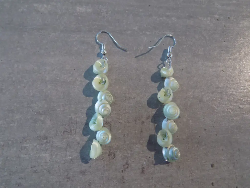 Artisanat - Boucle oreille droite Trochis vert