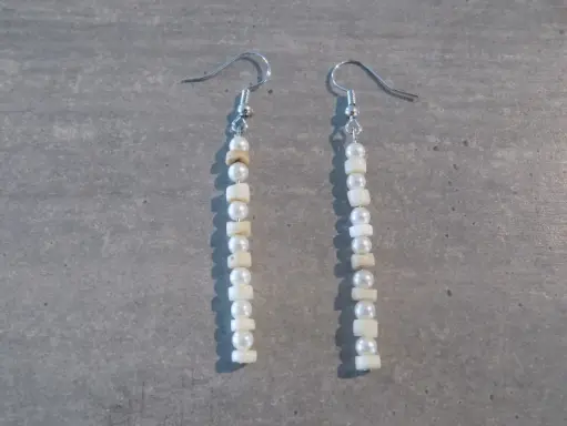 Artisanat - Boucle oreille droite perles nacre