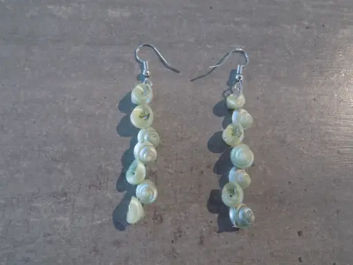 Artisanat - Boucle oreille droite Trochis vert