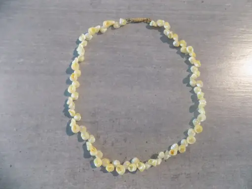 Artisanat - Collier pm ou bracelet double coquillages jaunes
