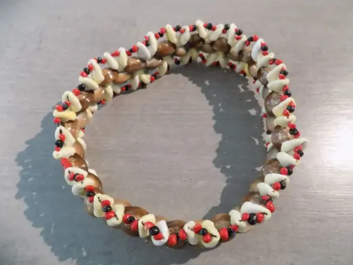 Artisanat - Couronne coquilles cypraea