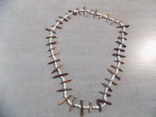 Artisanat - colliers épines oursins et coquilles blanches