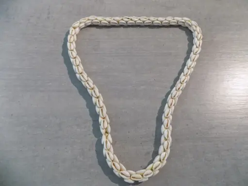 Artisanat - Colliers coquilles cypraea blanches GM